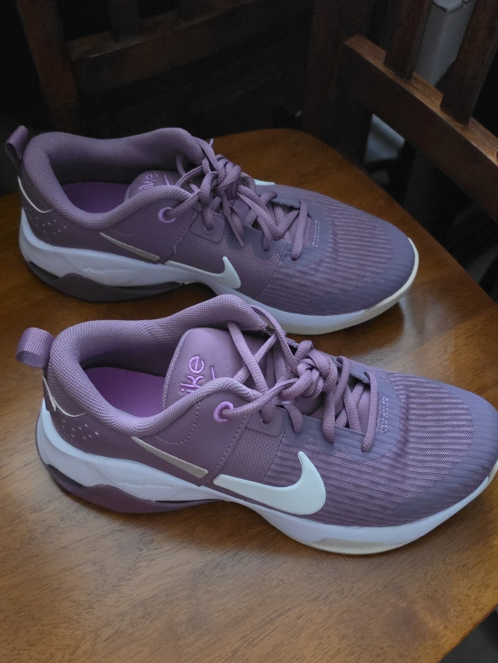Nike Air Zoom Women's Lavender Athletic Sneakers w/ White Swoosh. Wore Once